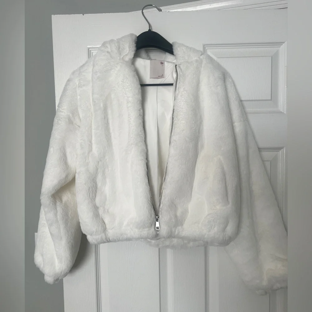 **Beautiful White Faux Fur Small Hooded Zipper Jacket** - Picture 2 of 7